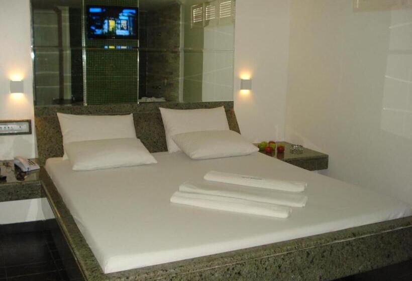 高级套房, Colonial