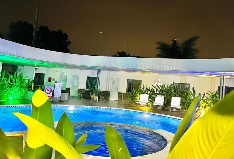 اتاق استاندارد با چشمانداز استخر, Khách Sạn Khang điền 2