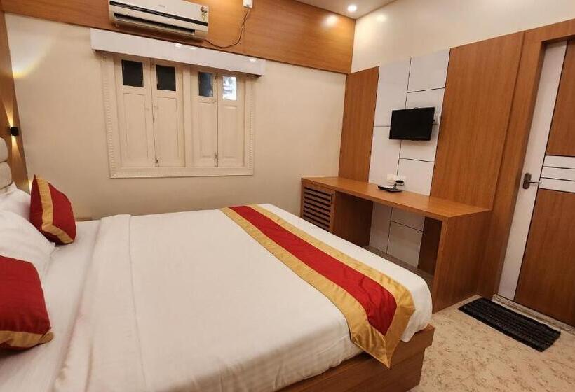 디럭스 룸, Priyadarsini