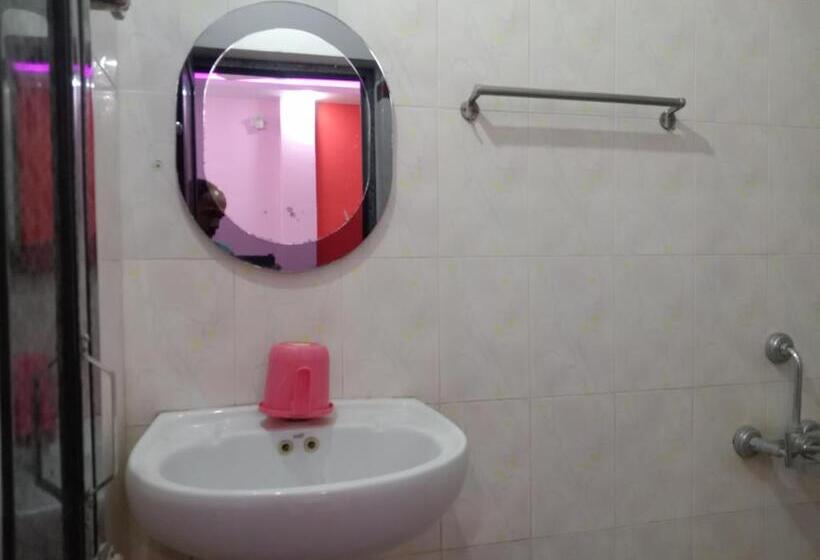 스탠다드 룸 킹사이즈 침대, Priyadarsini