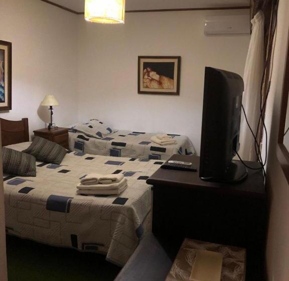 غرفة قياسية ثلاثية, Wiener Haus