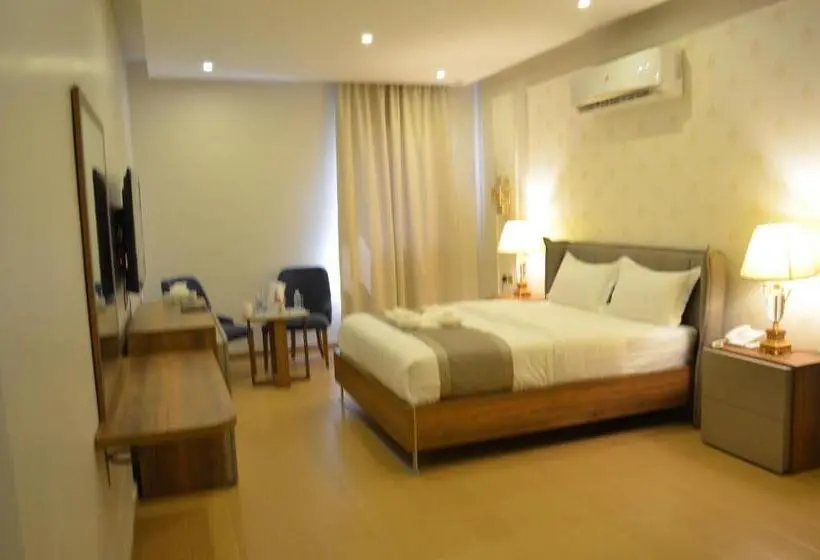 Sviitti, Larissa Suites