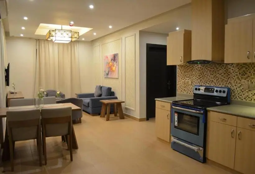 Huoneisto 2 Makuuhuonetta, Larissa Suites