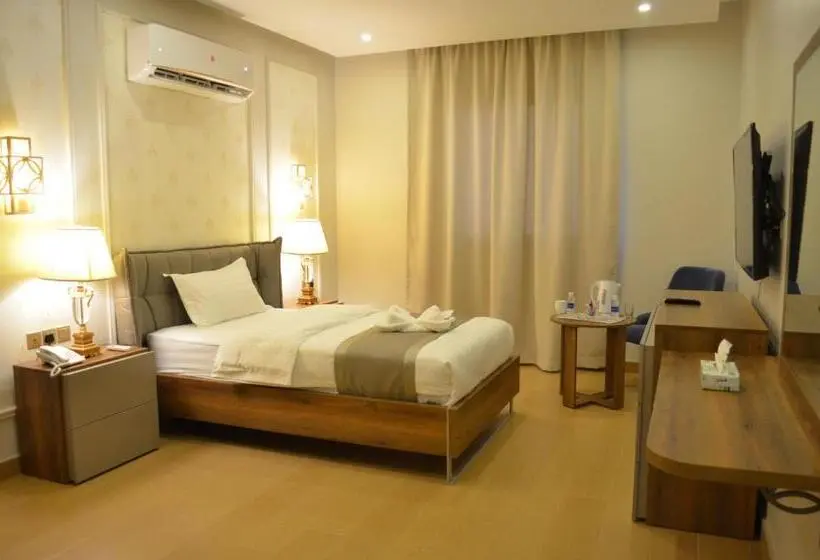 Standard Yhden Hengen Huone, Larissa Suites
