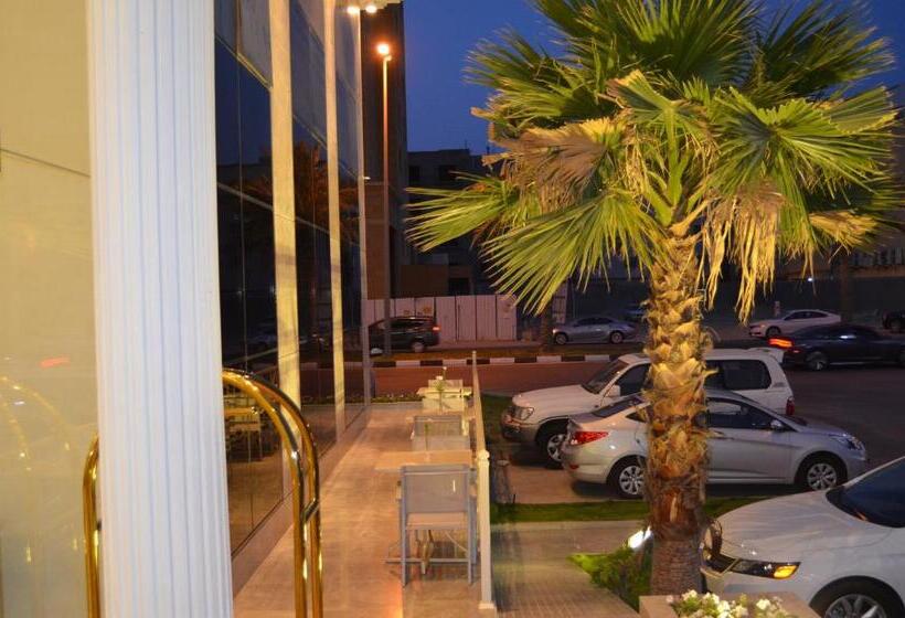 غرفة قياسية فردية, Larissa Suites