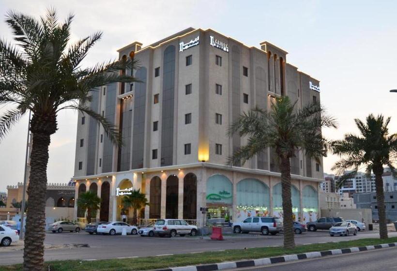 جناح مطل على المدينة, Larissa Suites