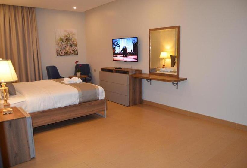 جناح مطل على المدينة, Larissa Suites