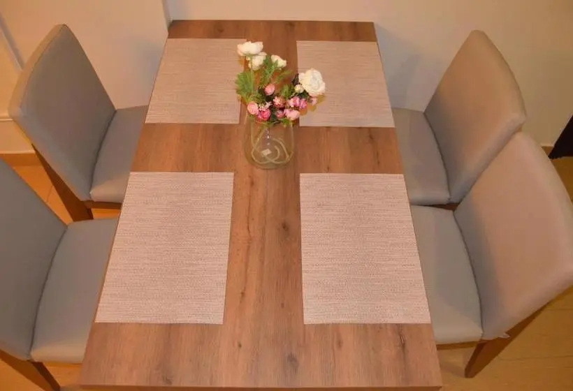 Sviitti Kaupungin Näkemystä, Larissa Suites