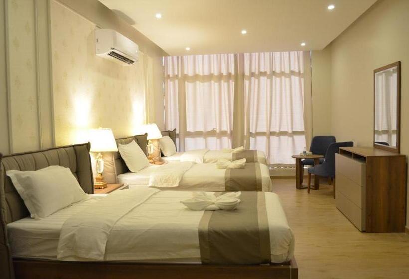 جناح مطل على المدينة, Larissa Suites