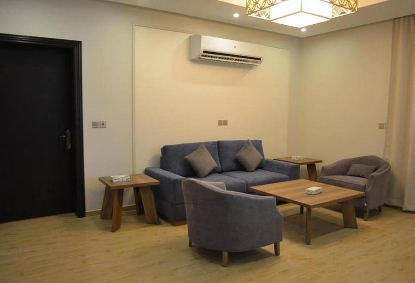 جناح مطل على المدينة, Larissa Suites