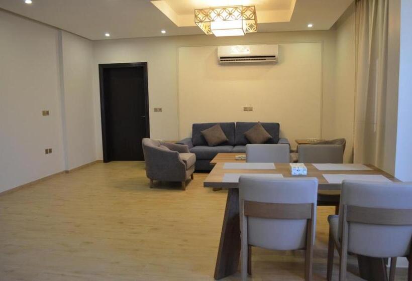 جناح مطل على المدينة, Larissa Suites