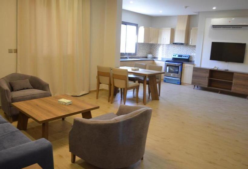 جناح مطل على المدينة, Larissa Suites