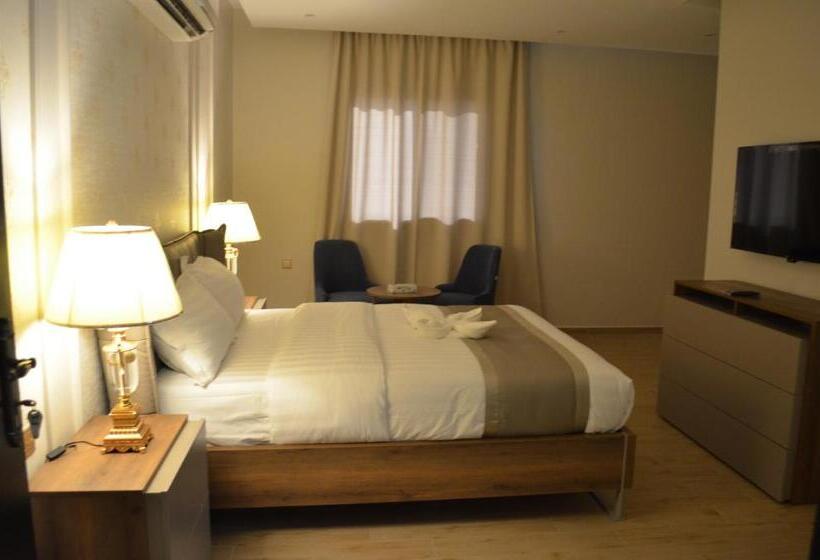 جناح مطل على المدينة, Larissa Suites