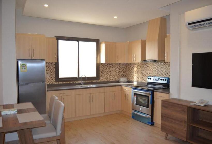 جناح مطل على المدينة, Larissa Suites