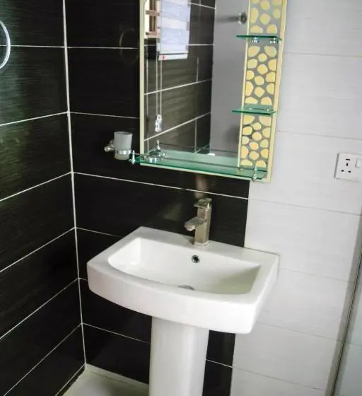 اتاق لوکس با تخت بزرگ, Ocean Park Hotel,lekki Phase 1