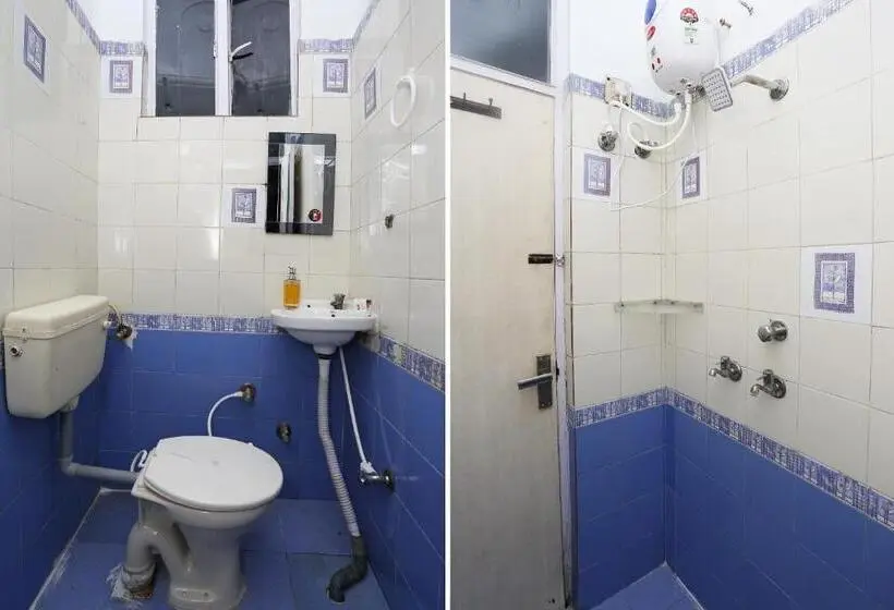 Habitació Triple Clàssica, Oyo Hotel Dev