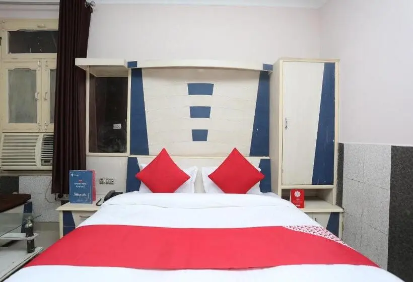 Habitació Triple Clàssica, Oyo Hotel Dev