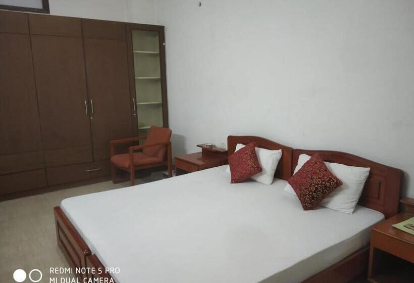 スタンダードルーム, Deluxe Suite In Manor Inn Suites B 54, Sector 92