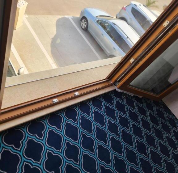 高级三人间, Eros Beach Resort