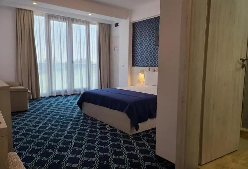 Superior Kolmen Hengen Huone, Eros Beach Resort