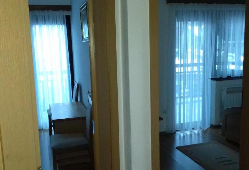 اتاق چهار تخته با دستشویی مشترک, Gradska Kavana Guest House