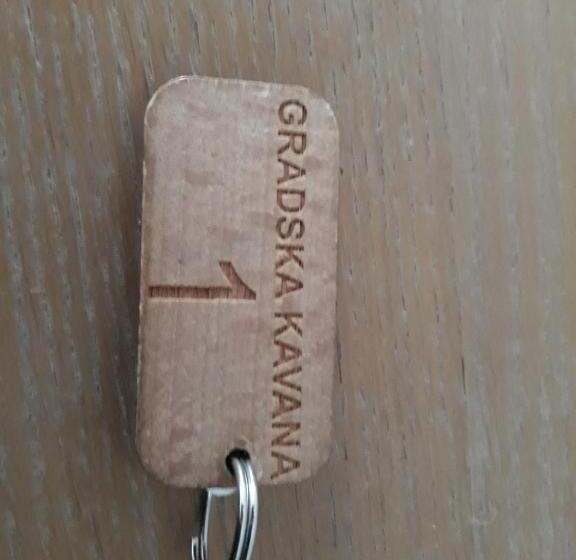 اتاق چهار تخته با دستشویی مشترک, Gradska Kavana Guest House