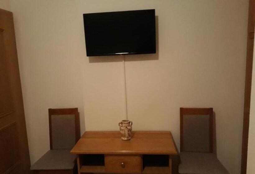 اتاق چهار تخته با دستشویی مشترک, Gradska Kavana Guest House