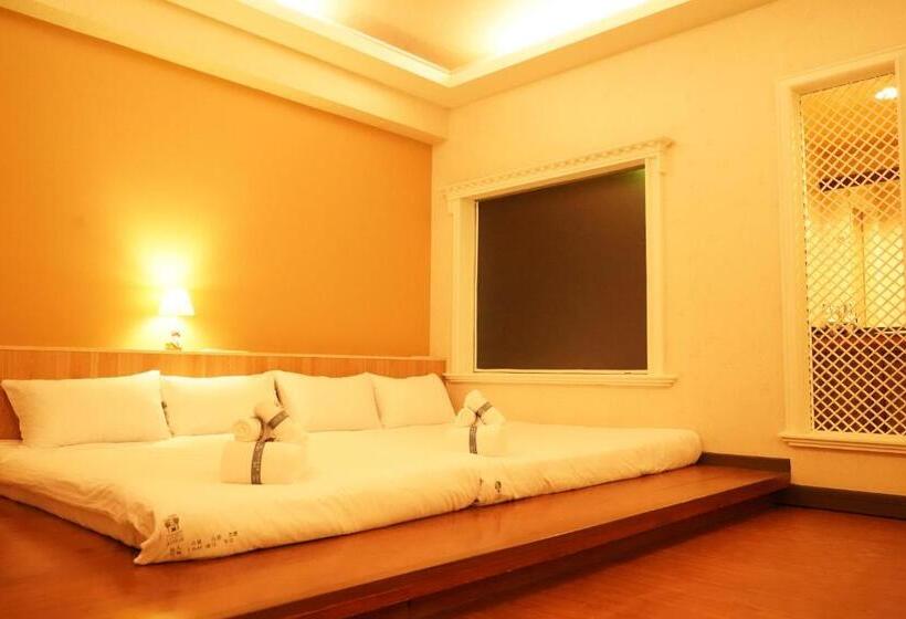 اتاق خانوادگی, Kaohsiung Time S