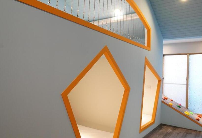 اتاق لوکس خانوادگی, Kaohsiung Time S