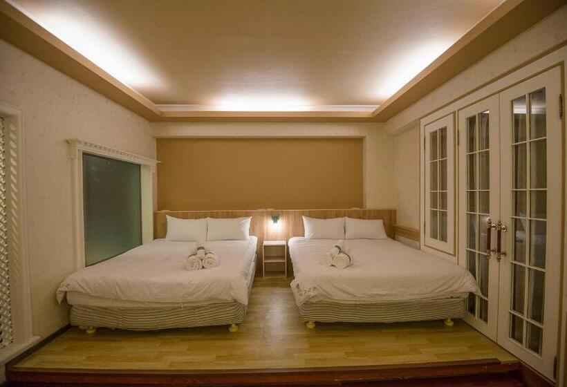 اتاق استاندارد چهار تخته, Kaohsiung Time S