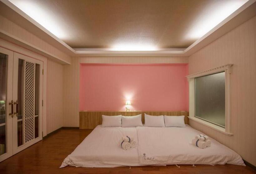 اتاق استاندارد چهار تخته, Kaohsiung Time S