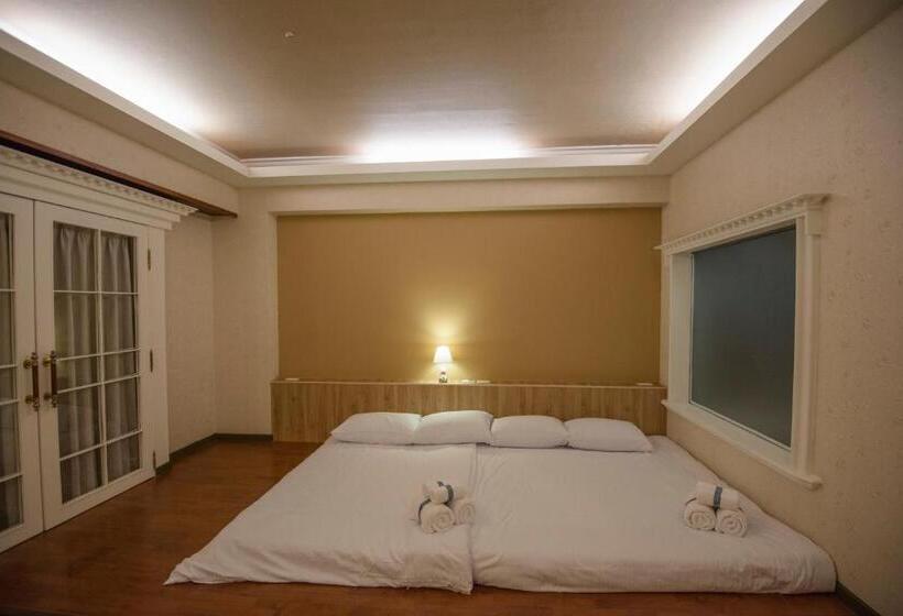 اتاق استاندارد چهار تخته, Kaohsiung Time S