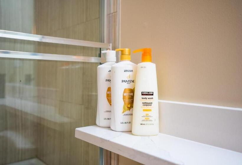 اتاق استاندارد با سرویس بهداشتی مشترک, Merv S Lodge