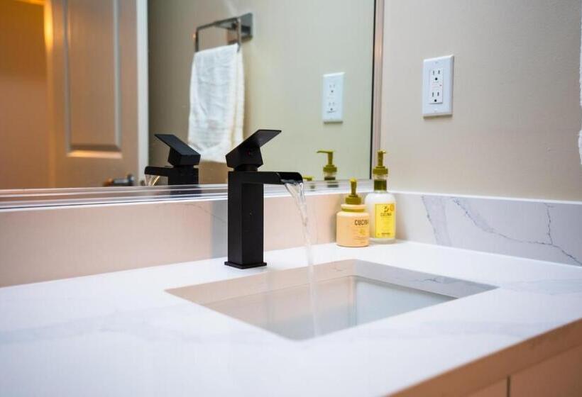 اتاق استاندارد با سرویس بهداشتی مشترک, Merv S Lodge