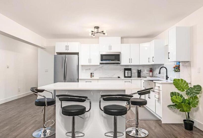 اتاق استاندارد با سرویس بهداشتی مشترک, Merv S Lodge