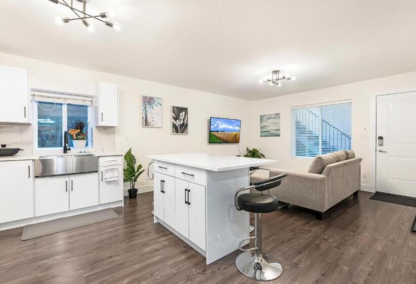 اتاق استاندارد با سرویس بهداشتی مشترک, Merv S Lodge