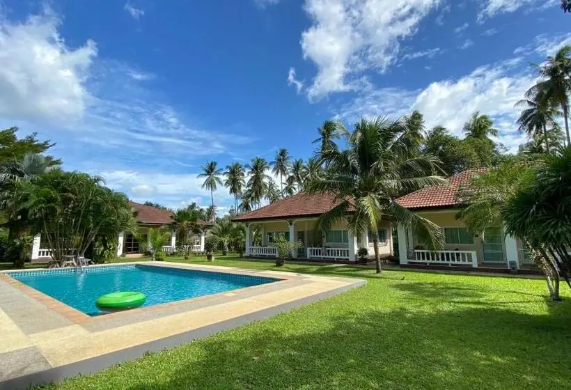 バルコニー付きデラックスルーム, Palm Gardens Resort, Bang Saphan