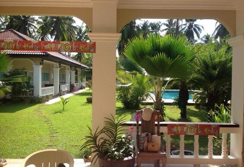 발코니 디럭스 룸, Palm Gardens Resort, Bang Saphan