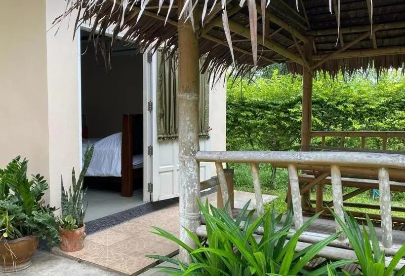 エコノミールーム, Palm Gardens Resort, Bang Saphan