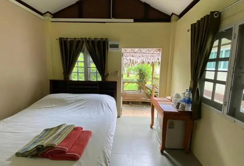 エコノミールーム, Palm Gardens Resort, Bang Saphan