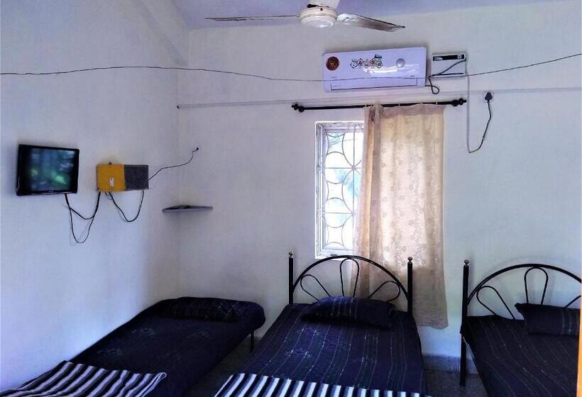 غرفة قياسية ثلاثية, Stay Goa