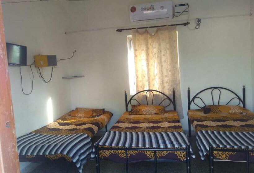 חדר סטנדרט לשלושה, Stay Goa