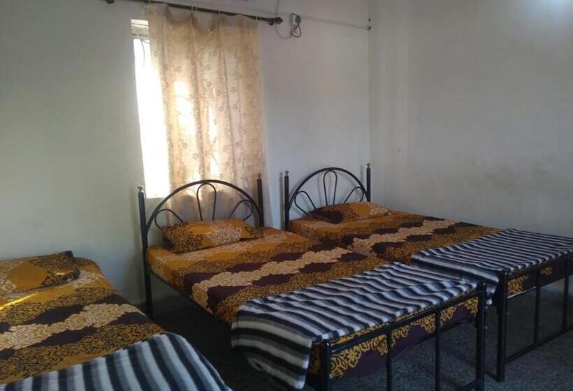 חדר סטנדרט לשלושה, Stay Goa