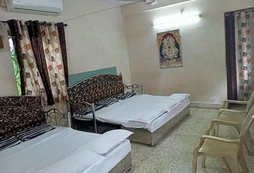 Chambre Familiale, Stay Goa