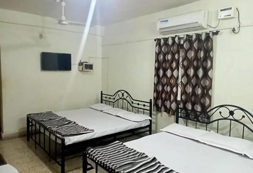 Chambre Familiale, Stay Goa