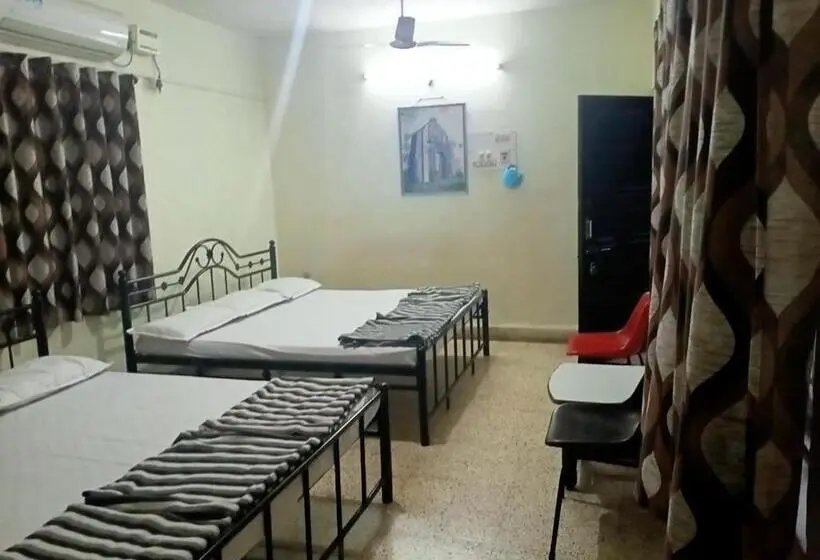 Chambre Familiale, Stay Goa