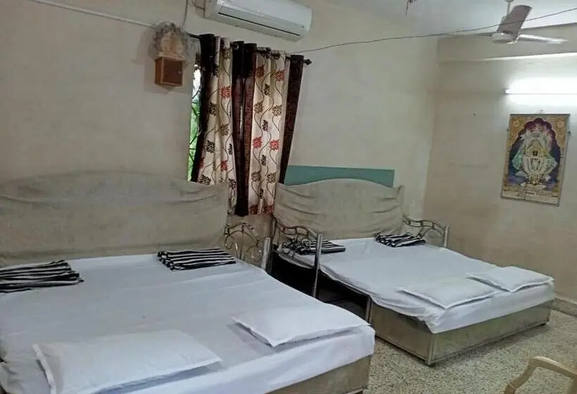 Chambre Familiale, Stay Goa