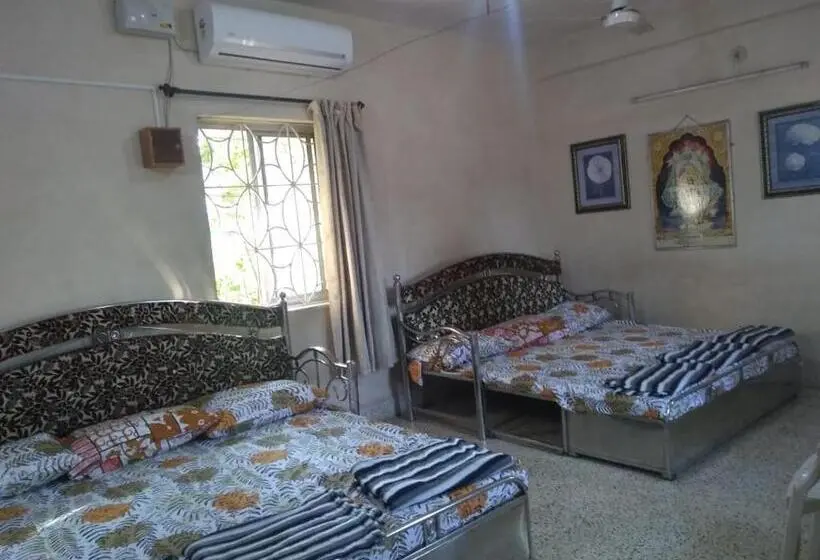 Chambre Familiale, Stay Goa