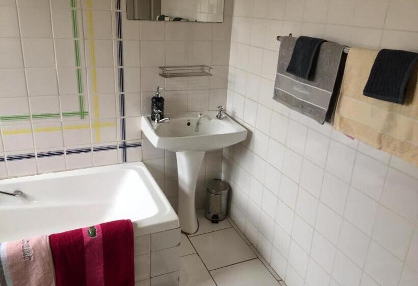 חדר סטנדרט נוף לים, Summer Vintage Home In Gonubie   Just A Walk To The Beach!