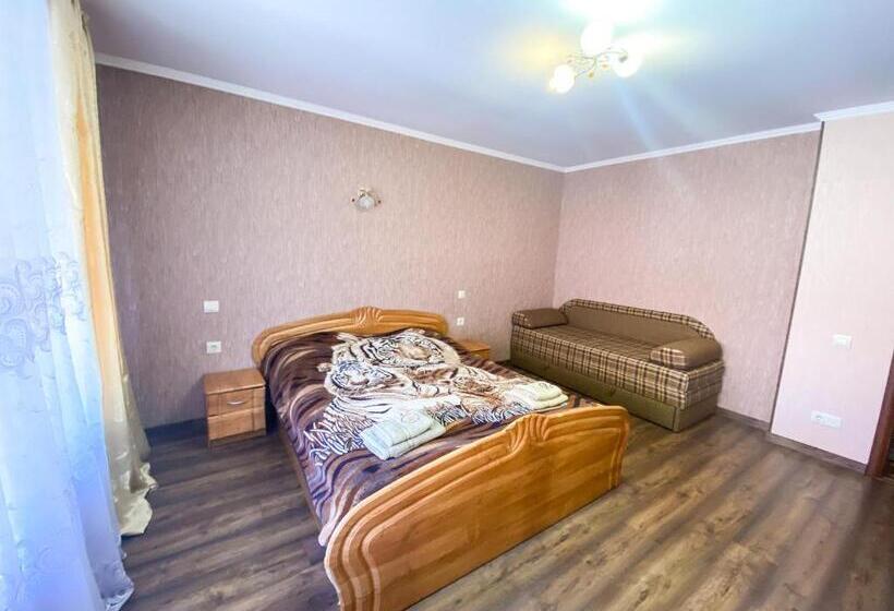 Семейный Номер Вид на Горы, Veronika